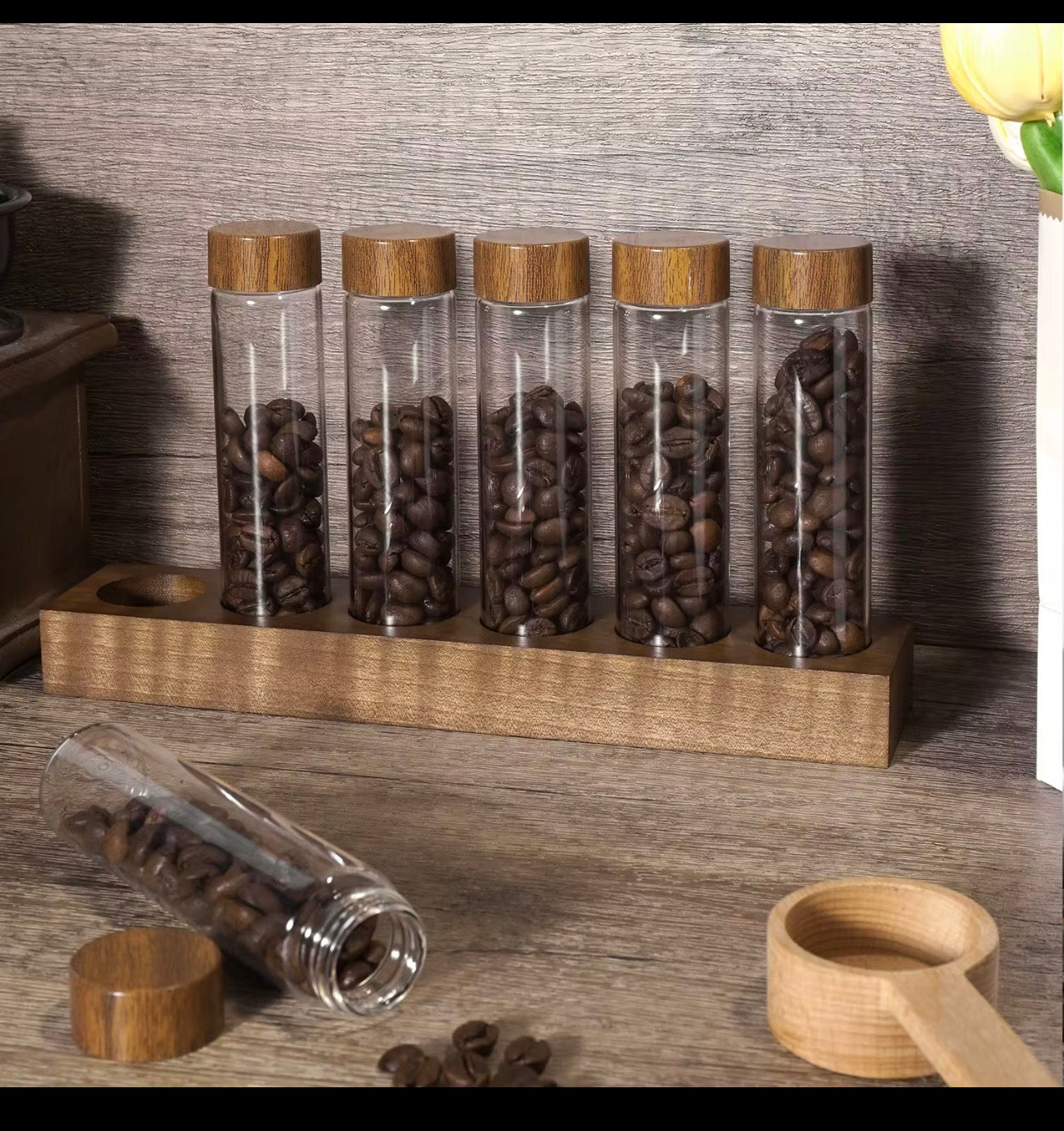 Tea display with an airtight lid