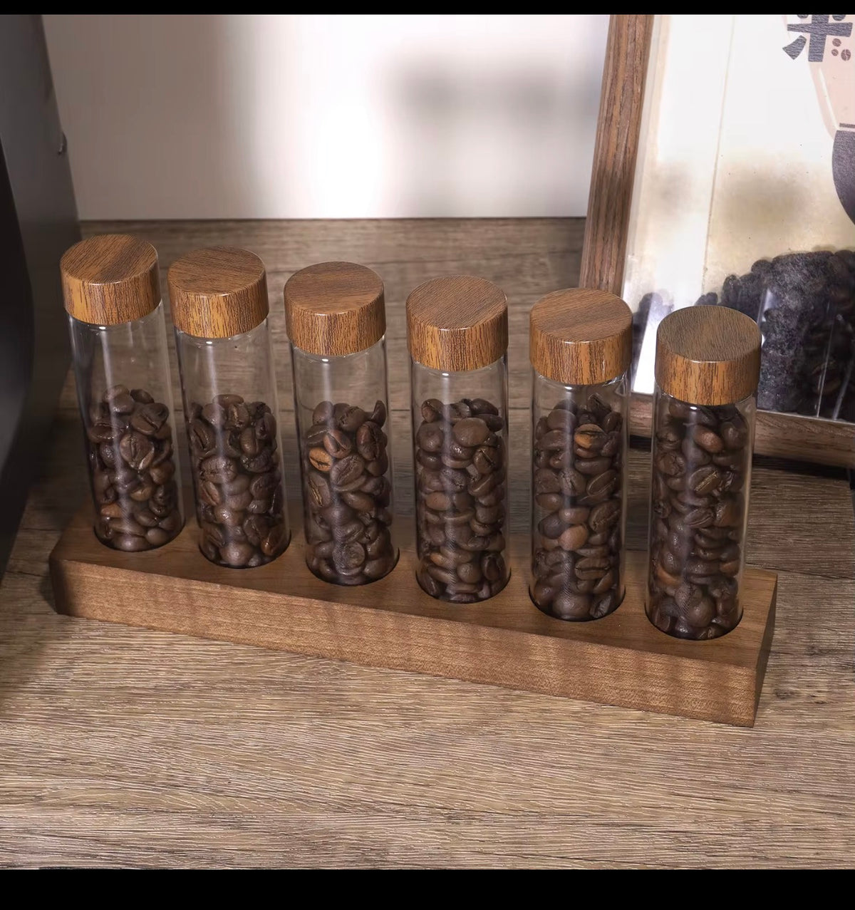 Tea display with an airtight lid